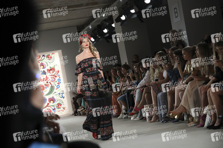 Lena Hoschek Fashion Show auf der Mercedes-Benz Fashion Week Berlin Spring/Summer 2018