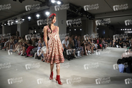 Lena Hoschek Fashion Show auf der Mercedes-Benz Fashion Week Berlin Spring/Summer 2018