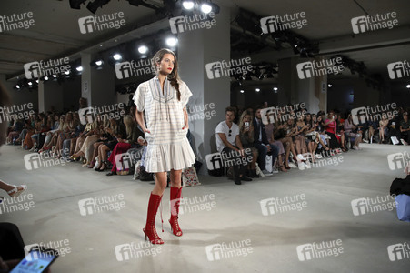 Lena Hoschek Fashion Show auf der Mercedes-Benz Fashion Week Berlin Spring/Summer 2018