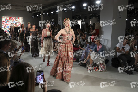 Lena Hoschek Fashion Show auf der Mercedes-Benz Fashion Week Berlin Spring/Summer 2018
