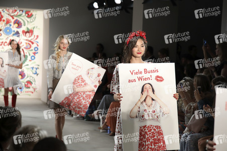 Lena Hoschek Fashion Show auf der Mercedes-Benz Fashion Week Berlin Spring/Summer 2018