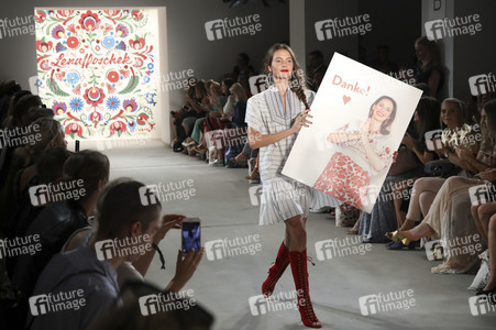 Lena Hoschek Fashion Show auf der Mercedes-Benz Fashion Week Berlin Spring/Summer 2018