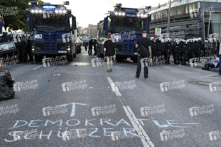 'G20 Welcome to Hell' Demo in Hamburg