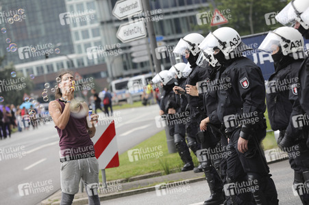 Demonstration 'Bildungsstreik - Jugend gegen G20' in Hamburg