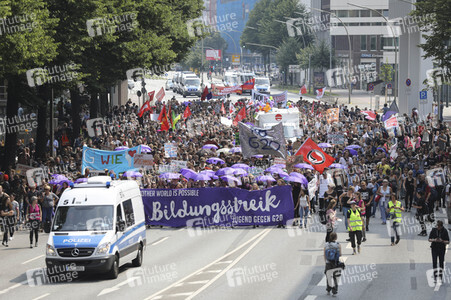 Demonstration 'Bildungsstreik - Jugend gegen G20' in Hamburg