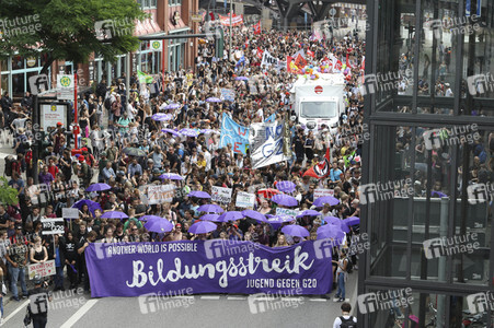 Demonstration 'Bildungsstreik - Jugend gegen G20' in Hamburg
