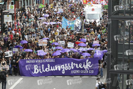 Demonstration 'Bildungsstreik - Jugend gegen G20' in Hamburg