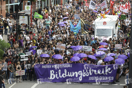 Demonstration 'Bildungsstreik - Jugend gegen G20' in Hamburg