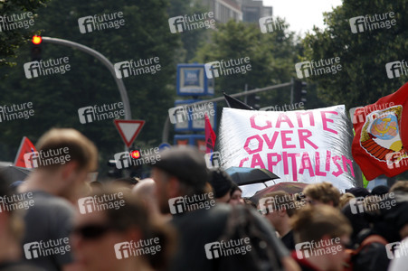 '#BlockG20 – colour the red zone!' Demonstration in Hamburg