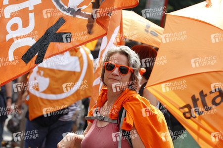 '#BlockG20 – colour the red zone!' Demonstration in Hamburg