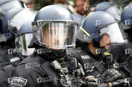 '#BlockG20 – colour the red zone!' Demonstration in Hamburg