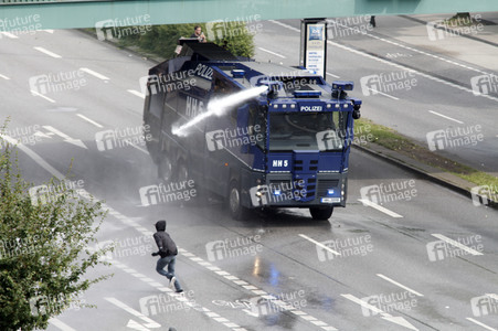 '#BlockG20 – colour the red zone!' Demonstration in Hamburg
