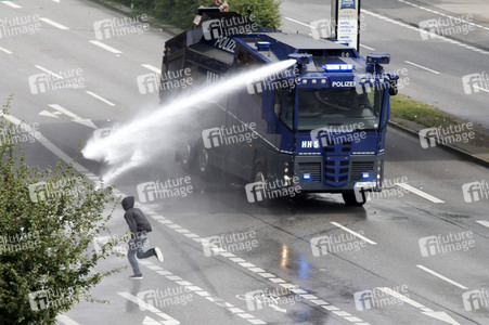 '#BlockG20 – colour the red zone!' Demonstration in Hamburg