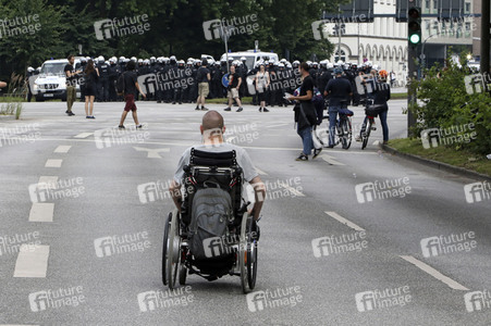 '#BlockG20 – colour the red zone!' Demonstration in Hamburg