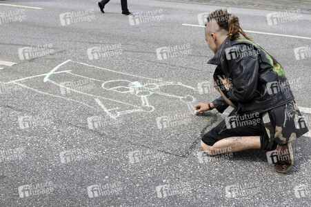 '#BlockG20 – colour the red zone!' Demonstration in Hamburg