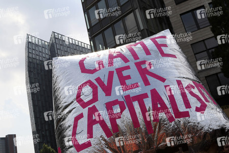'#BlockG20 – colour the red zone!' Demonstration in Hamburg