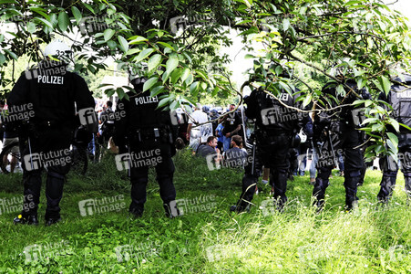 '#BlockG20 – colour the red zone!' Demonstration in Hamburg