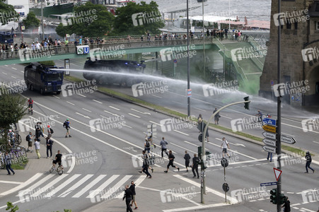 '#BlockG20 – colour the red zone!' Demonstration in Hamburg