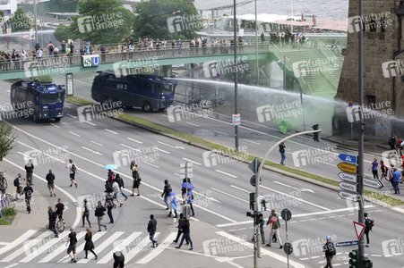 '#BlockG20 – colour the red zone!' Demonstration in Hamburg
