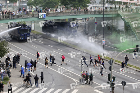'#BlockG20 – colour the red zone!' Demonstration in Hamburg