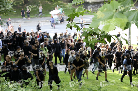 '#BlockG20 – colour the red zone!' Demonstration in Hamburg