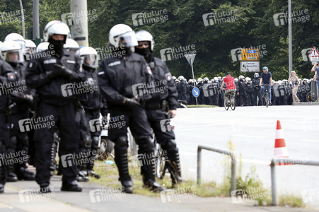 '#BlockG20 – colour the red zone!' Demonstration in Hamburg