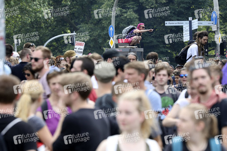 '#BlockG20 – colour the red zone!' Demonstration in Hamburg