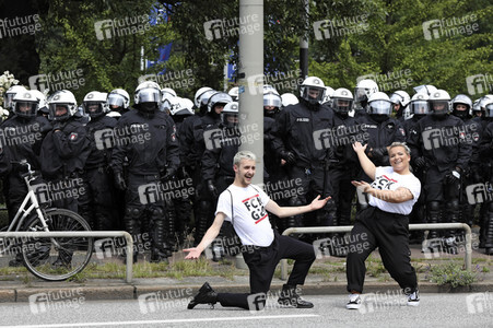 '#BlockG20 – colour the red zone!' Demonstration in Hamburg