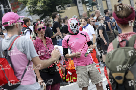 '#BlockG20 – colour the red zone!' Demonstration in Hamburg