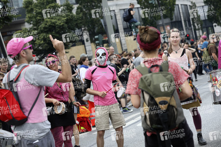 '#BlockG20 – colour the red zone!' Demonstration in Hamburg