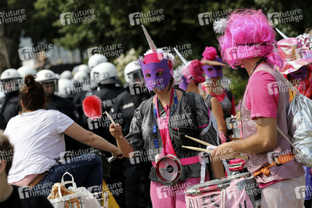 '#BlockG20 – colour the red zone!' Demonstration in Hamburg