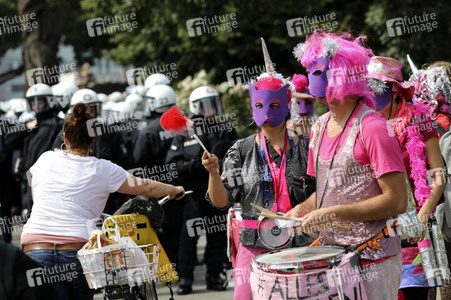 '#BlockG20 – colour the red zone!' Demonstration in Hamburg