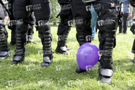 '#BlockG20 – colour the red zone!' Demonstration in Hamburg