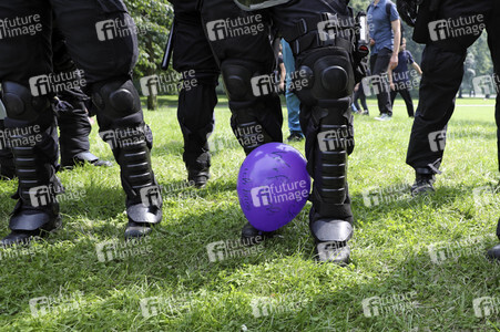 '#BlockG20 – colour the red zone!' Demonstration in Hamburg