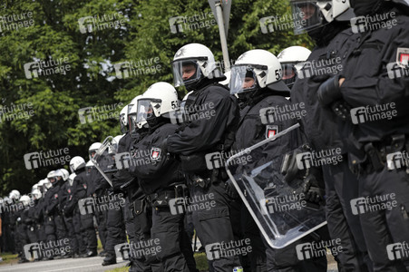 '#BlockG20 – colour the red zone!' Demonstration in Hamburg