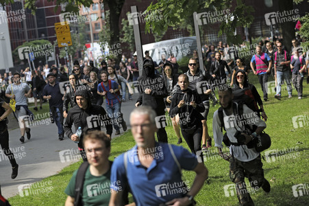'#BlockG20 – colour the red zone!' Demonstration in Hamburg