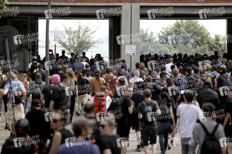'#BlockG20 – colour the red zone!' Demonstration in Hamburg
