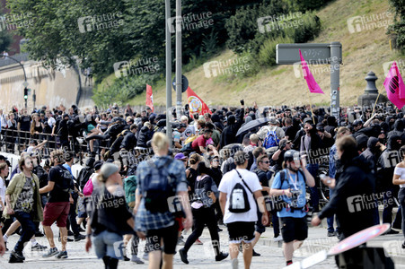 '#BlockG20 – colour the red zone!' Demonstration in Hamburg