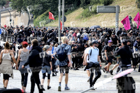 '#BlockG20 – colour the red zone!' Demonstration in Hamburg