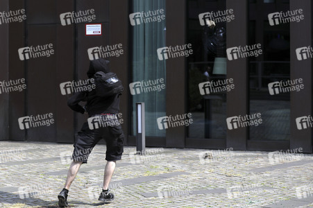 '#BlockG20 – colour the red zone!' Demonstration in Hamburg