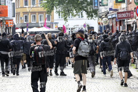 '#BlockG20 – colour the red zone!' Demonstration in Hamburg