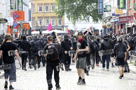 '#BlockG20 – colour the red zone!' Demonstration in Hamburg