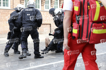 '#BlockG20 – colour the red zone!' Demonstration in Hamburg