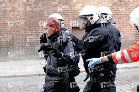 '#BlockG20 – colour the red zone!' Demonstration in Hamburg