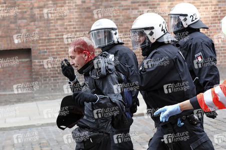 '#BlockG20 – colour the red zone!' Demonstration in Hamburg