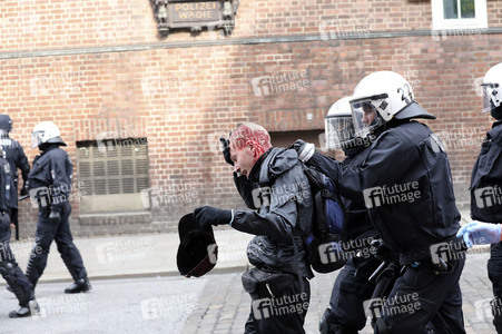 '#BlockG20 – colour the red zone!' Demonstration in Hamburg