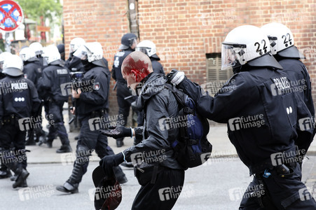 '#BlockG20 – colour the red zone!' Demonstration in Hamburg