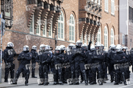 '#BlockG20 – colour the red zone!' Demonstration in Hamburg