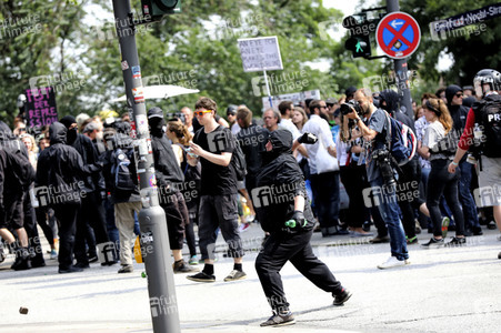 '#BlockG20 – colour the red zone!' Demonstration in Hamburg
