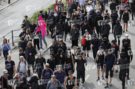 '#BlockG20 – colour the red zone!' Demonstration in Hamburg